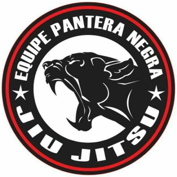 Logotipo da Equipe Pantera Negra de Jiu-Jitsu, apresentando um leão preto em um círculo com o texto 'EQUIPE PANTERA NEGRA' e 'JIU JITSU'.