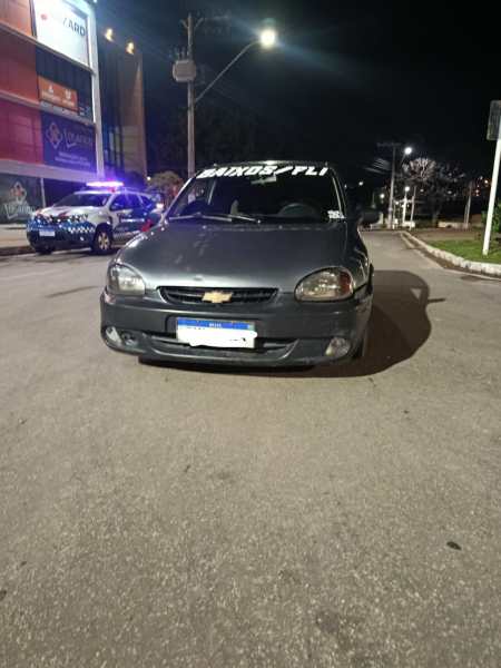 Veículo apreendido durante operação de fiscalização de trânsito da Guarda Civil Municipal, focando na poluição sonora, em Pará de Minas.