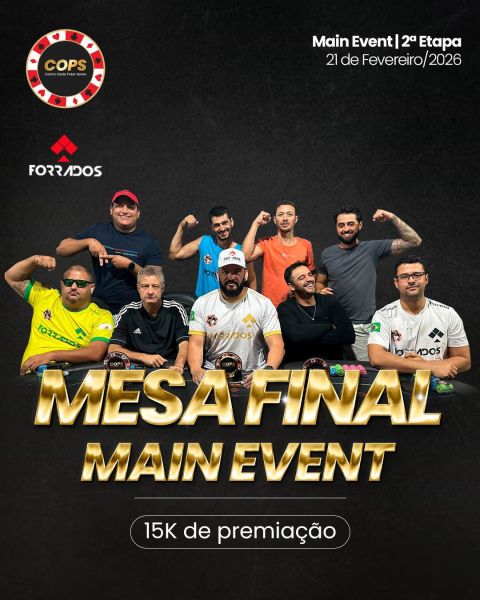 A group of eight poker players seated at a final table, showcasing a variety of expressions and gestures. The image includes text stating 'Mesa Final Main Event' and '15K de premiação', indicating a significant prize.