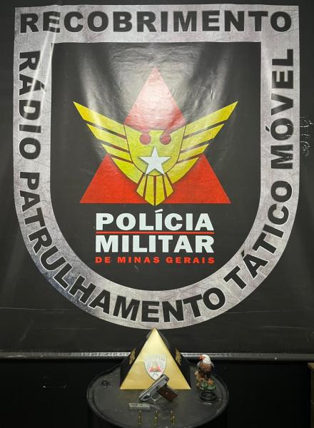 Logotipo da Polícia Militar de Minas Gerais, destacando-se em fundo preto com a descrição de 'Radio Patrulhamento Tático Móvel'.