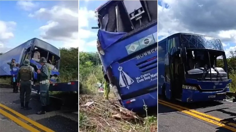 Um ônibus azul acidentado na beira da estrada, com pessoas em volta, incluindo agentes de segurança. O veículo está parcialmente fora da pista, inclinado.