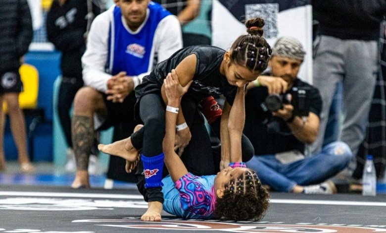 Júlia Alves Ferreira comemora título no ADCC Indaiatuba Open 2026 em Indaiatuba (SP)