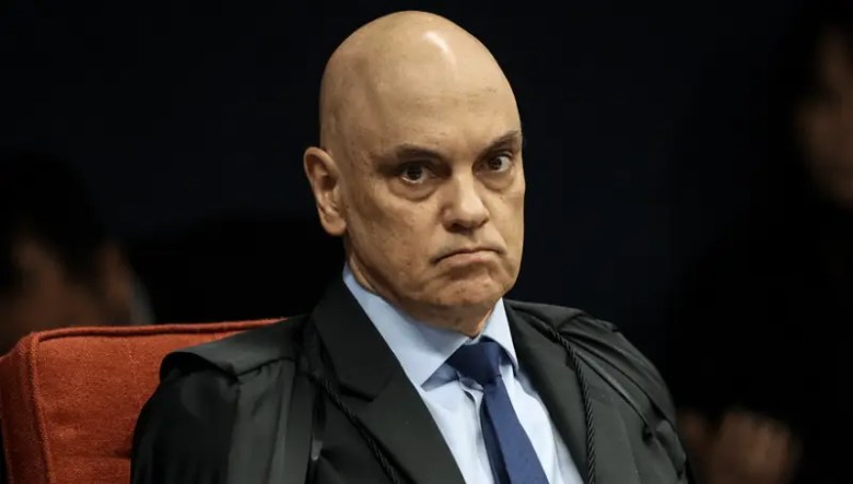 Alexandre de Moraes decide sobre visita dos filhos a Bolsonaro no Dia dos Pais