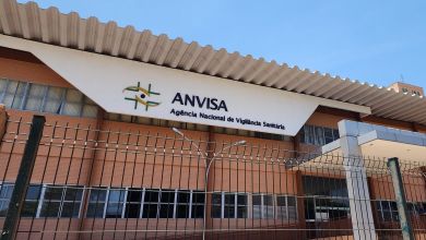 Anvisa apreende cosméticos sem registro e veta produtos como shampoo, bronzeador e sabonete em gel