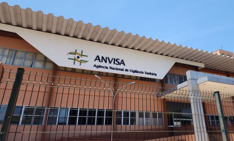 Anvisa apreende cosméticos sem registro e veta produtos como shampoo, bronzeador e sabonete em gel
