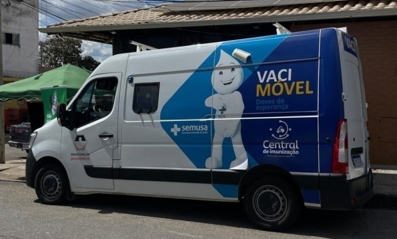 Vacimóvel em Divinópolis atende moradores em ponto itinerante de vacinação
