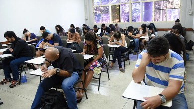Candidatos consultam locais de prova do Encceja no site do Inep