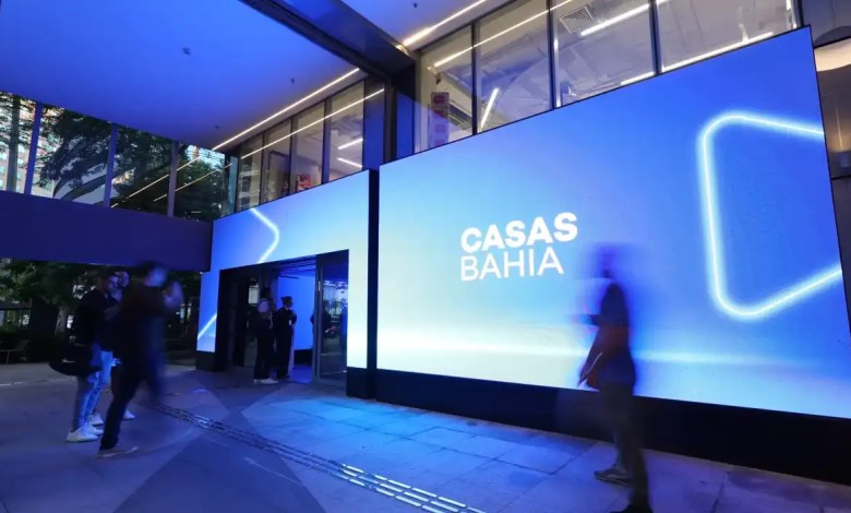 Fachada de loja das Casas Bahia após decisão do TRT do DF sobre demissões em massa