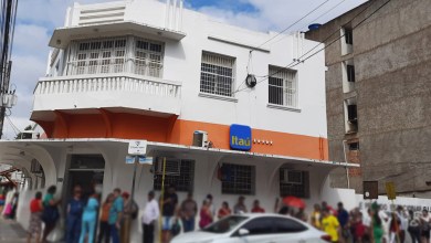 Fachada de agência bancária em Resplendor ligada à ação civil pública do MPMG
