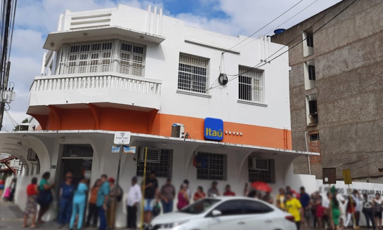 Fachada de agência bancária em Resplendor ligada à ação civil pública do MPMG