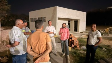 Obras do Campo do Salgadão em Divinópolis com área em intervenção e estrutura do vestiário