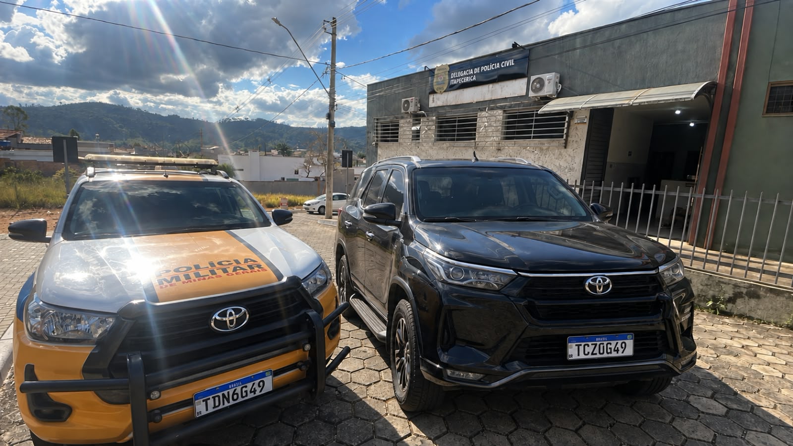 Homem é preso por receptação após PM recuperar Hilux SW4 furtada em São Paulo durante abordagem na MG-260 em Itapecerica
