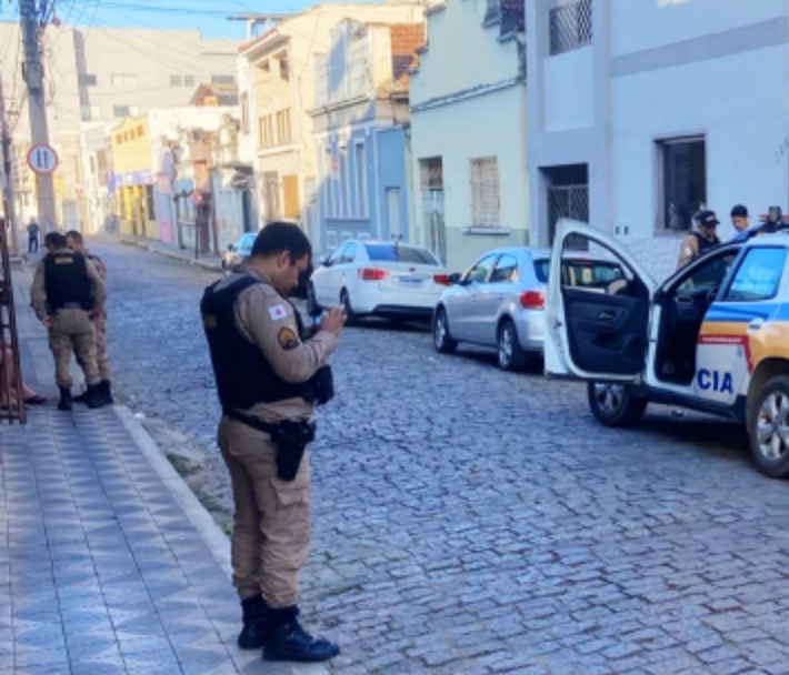 Discussão entre irmãos termina com homem morto a golpe de canivete no Centro de Formiga