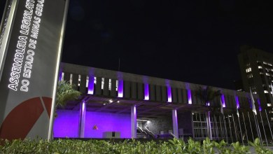 Palácio da Inconfidência iluminado de lilás em ação da ALMG sobre Alzheimer