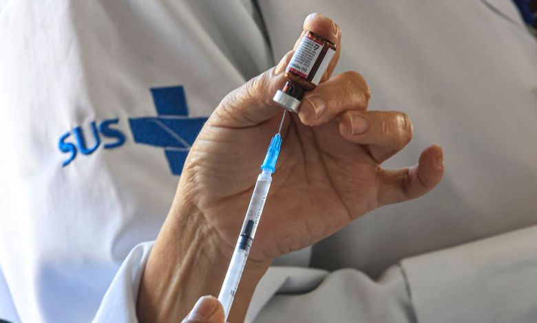 Frasco da vacina MenQuadfi, cuja indicação foi ampliada pela Anvisa para crianças a partir de 6 semanas