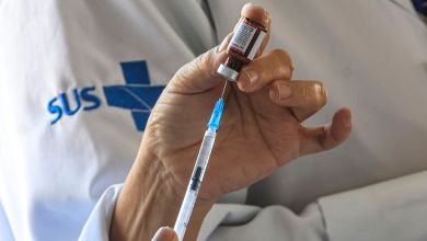 Frasco da vacina MenQuadfi, cuja indicação foi ampliada pela Anvisa para crianças a partir de 6 semanas