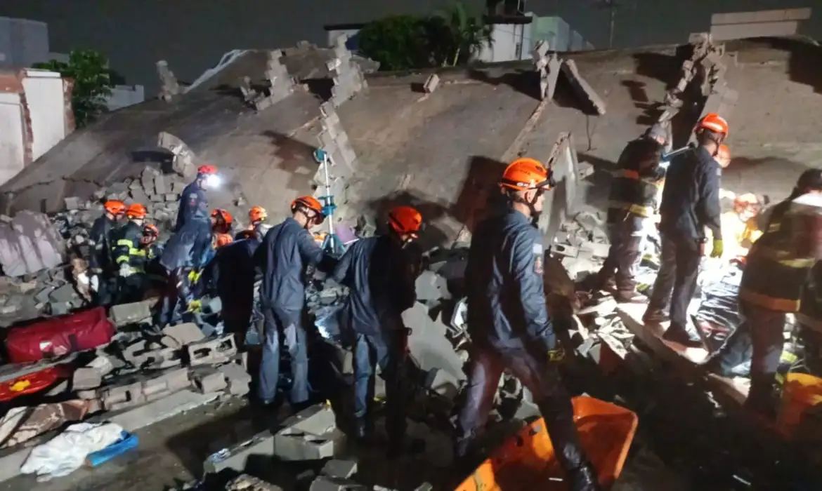 Desabamento de prédio em construção deixa dois mortos em São Paulo