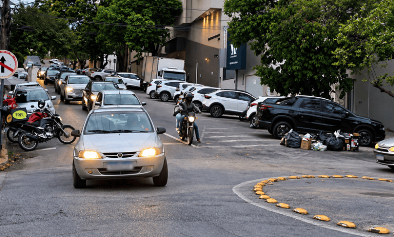 Rua central de Divinópolis onde a Prefeitura estuda sistema binário entre Rio de Janeiro e São Paulo