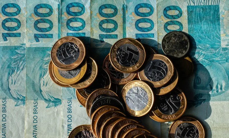Documento do Orçamento de 2027 com previsão de salário mínimo de R$ 1.741