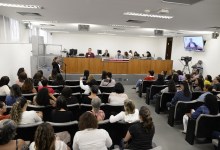 Audiência sobre readaptação funcional na ALMG, em Belo Horizonte, discute direitos de profissionais da educação