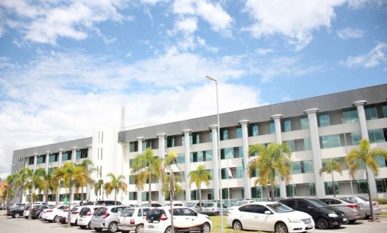 Fachada do Centro Administrativo da Prefeitura de Divinópolis após a normalização do abastecimento de água