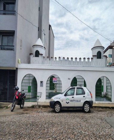 Fachada da UBS Ipiranga em Divinópolis, com atendimentos odontológicos suspensos por avarias e infiltrações