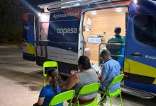 Equipes da Prefeitura e da Copasa em ação de orientação sobre ligação à rede de esgoto em Divinópolis