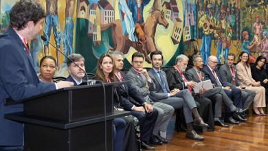Tadeu Leite participa da entrega do Colar do Mérito no Tribunal de Contas do Estado