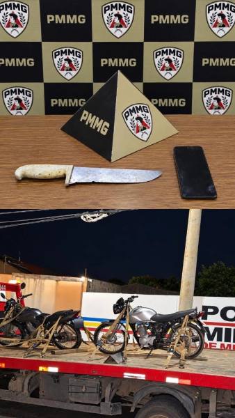 Uma faca, um celular e uma pirâmide com o logo da PMMG em uma mesa, com fundo de placas da PMMG, e embaixo, motocicletas apreendidas em um caminhão sob iluminação noturna.