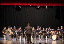 Apresentação da Noite da Música no Teatro Municipal Gravatá, em Divinópolis, no encerramento do Festival de Primavera